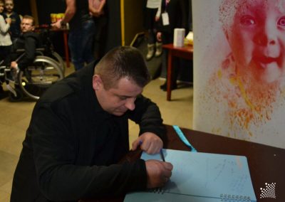 Ksiądz Dobrodziej Marcin Zawada wpisuje swoje Dobre Słowa.